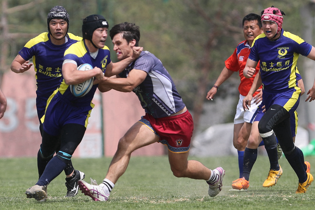 关于冷门频出！橄榄球战况跌宕起伏的信息