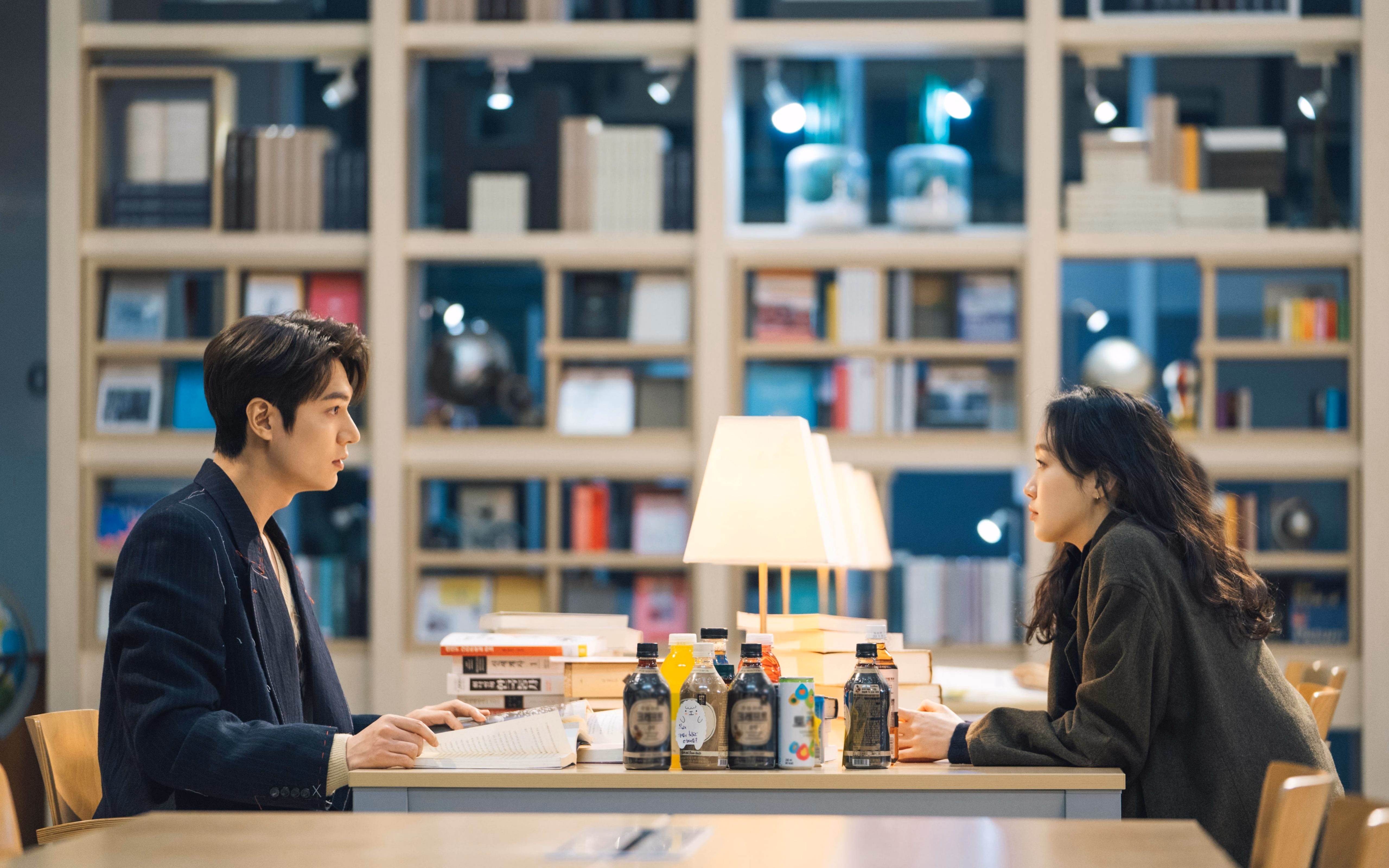 红色狂澜席卷赛道,皮亚斯特里领衔法拉利双车登顶,威廉姆斯防线全面溃败