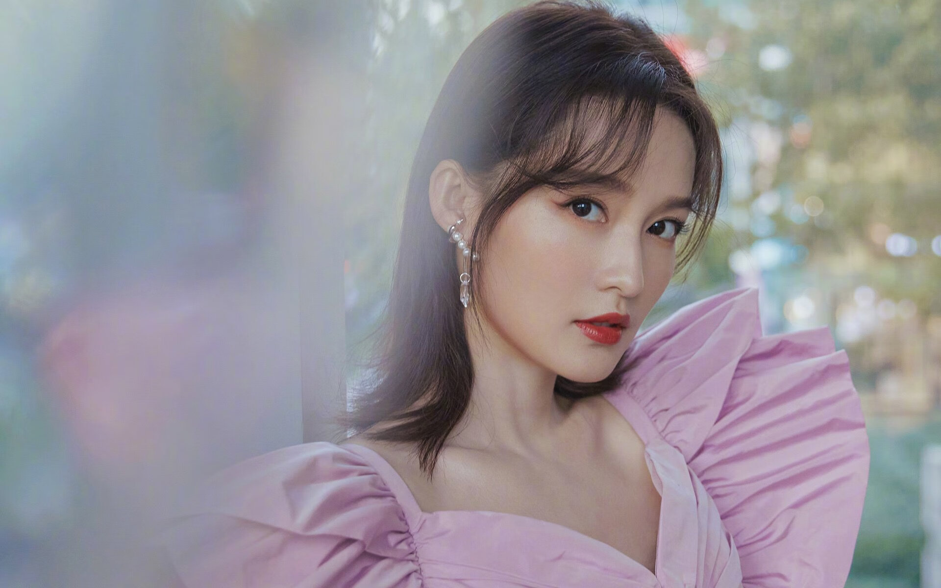 足球双响炮，南非爆冷掀翻曼城，孔德德甲争冠战主宰乾坤